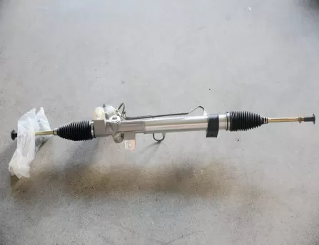 Steering gear assembly hydraulic